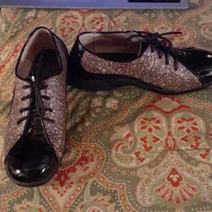 Gravity Defyer 6.5 black brown leather shoes